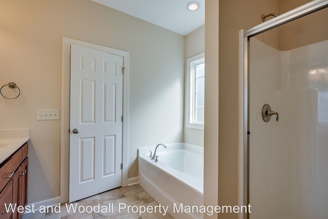 Foto del edificio - 617 Magnolia Forest Ct