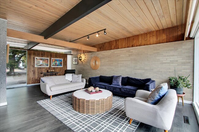 Foto del edificio - 1912 Old Briar Rd