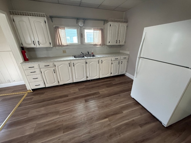 Building Photo - 321 W Maple St