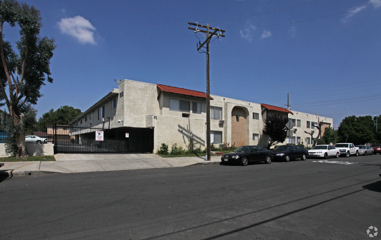 Área de estacionamiento - 13450 Van Owen St