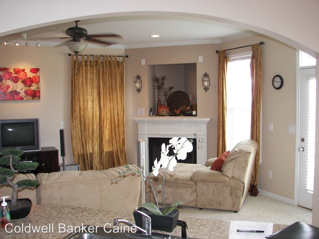 Building Photo - 16 Whitethorn Ln