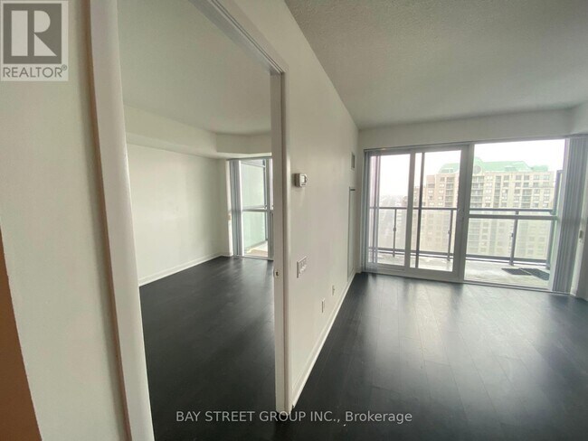 Photo du bâtiment - 5168-5168 Yonge St