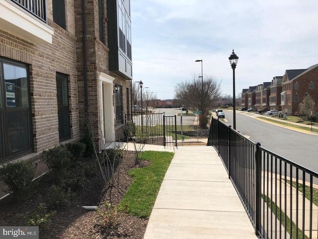 Building Photo - 22584 Windsor Locks Square