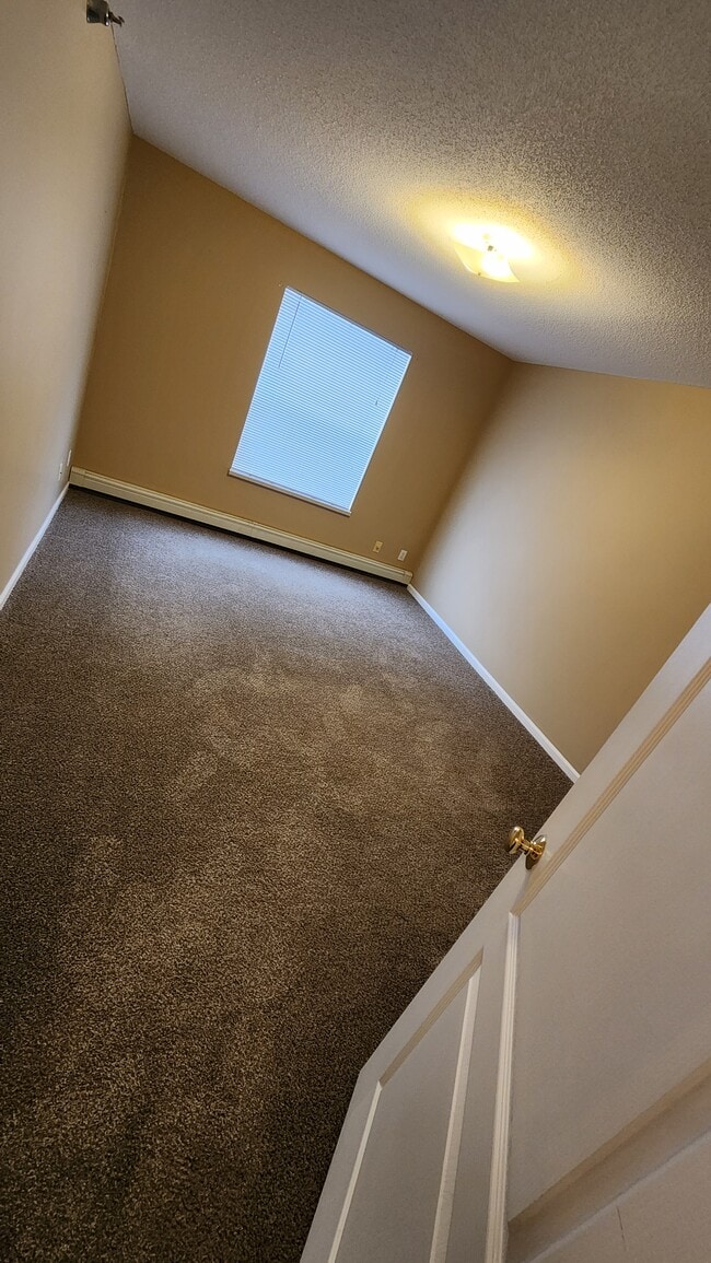 2B 1B Corner - Colonial Court