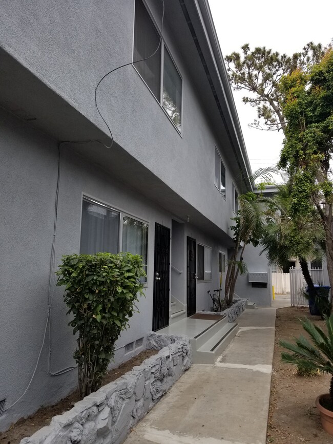 Building Photo - 2885 S Robertson Blvd