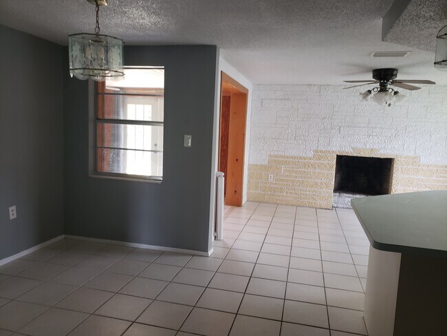 Foto del edificio - 10030 Glen Moor Ln