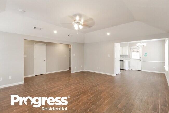Building Photo - 2601 Valley View Dr