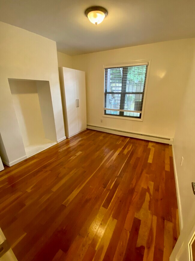 Bedroom 2 - 537 Bainbridge St