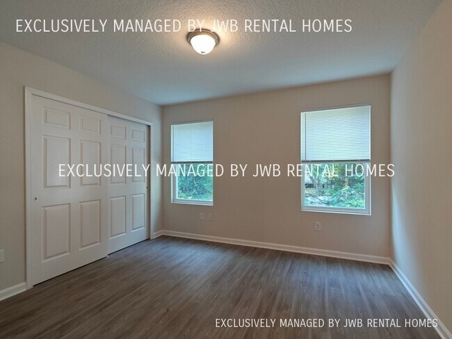Foto del edificio - 1040 W 28th St