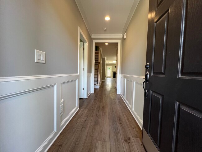 Building Photo - 1618 Cedar Hill Way