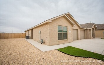 Building Photo - 2122 N Avenue J
