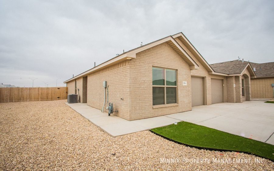 Foto principal - 2122 N Avenue J