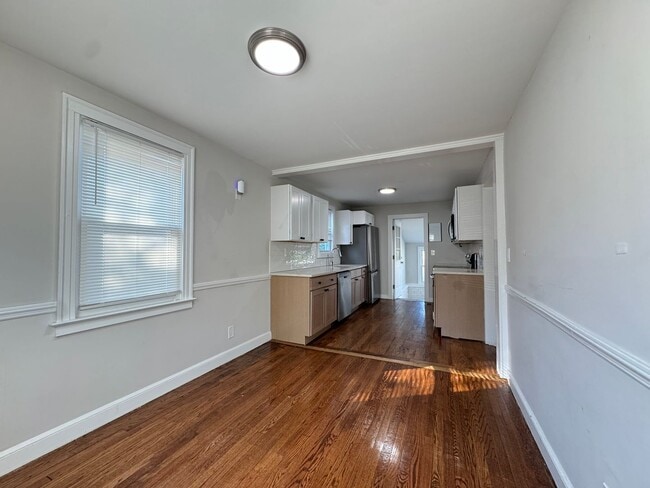 Building Photo - Cape Cod Single Family | Just a Block from the Beach!