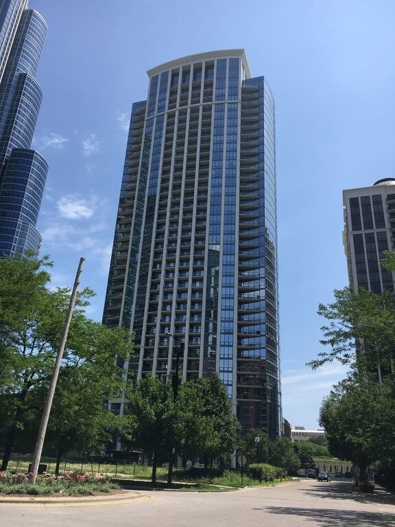 Foto principal - 1235 S Prairie Ave