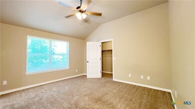 Building Photo - 405 Sladecek Dr