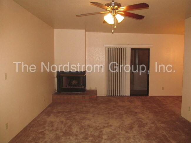 Building Photo - 5500 N Valley View Rd