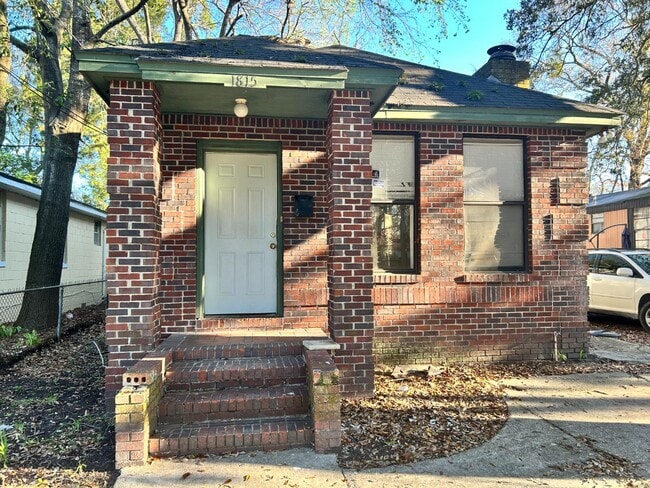 Building Photo - 1815 W 11th St