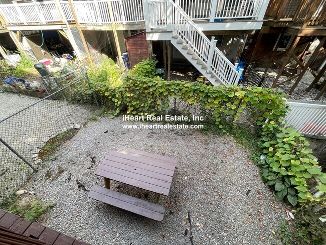 Foto del edificio - 474 E 7th St