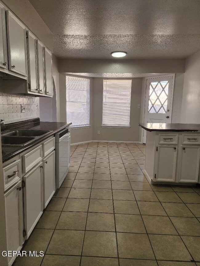 Foto del edificio - 2912 E Glen Dr