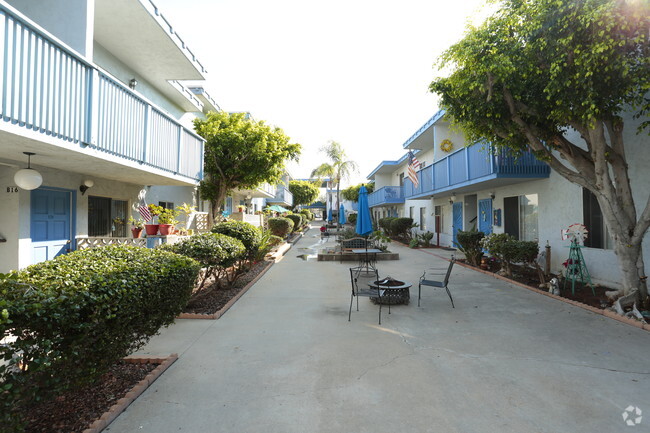 Building Photo - Megan Court Apartments