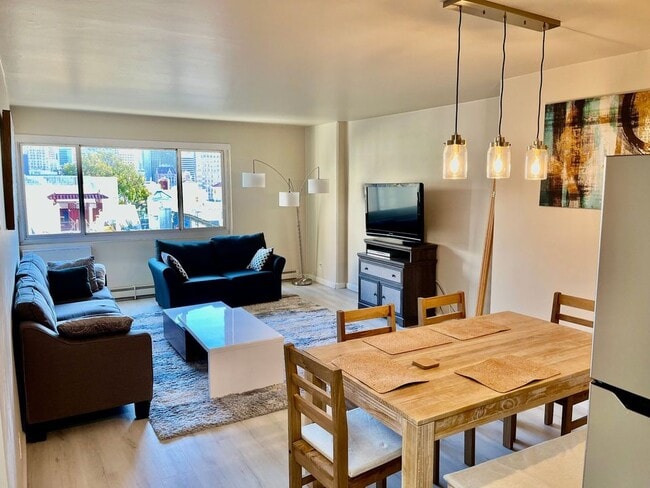 Building Photo - 1001 Pine St