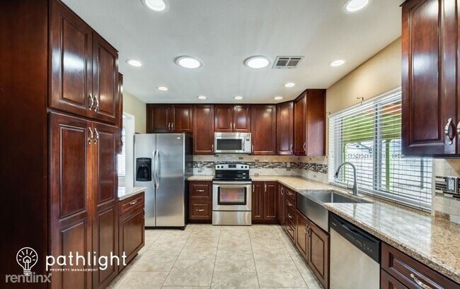 Building Photo - 3 br, 2 bath House - 4637 W Northview Aven...