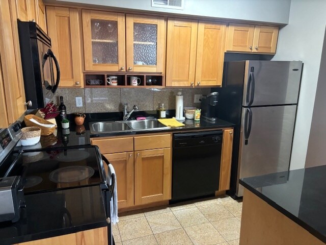 2222 Detroit Ave Cleveland, OH 44113 – photo 5
