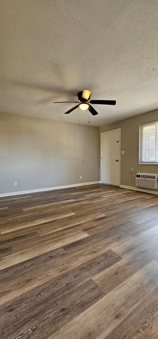 Building Photo - 5462-5462 Misty Ln