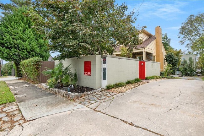 Foto del edificio - 2035 Manchester St NE