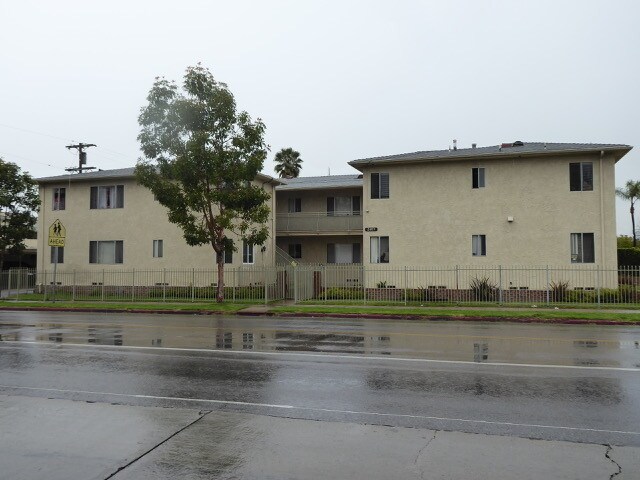 Primary Photo - 2485 Venice Blvd