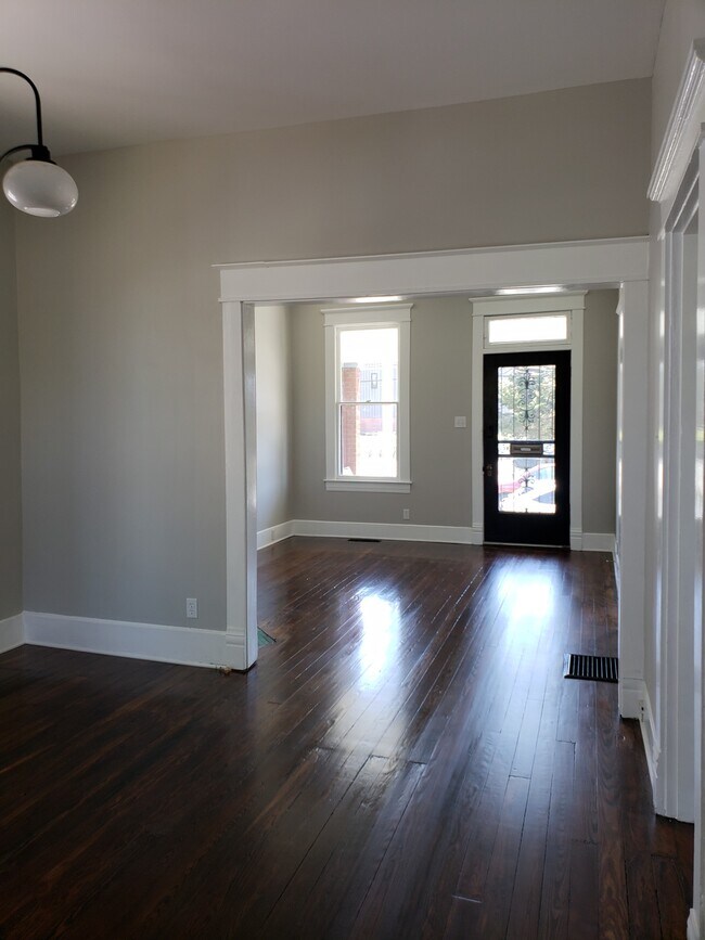 Building Photo - 117 Hillbend Pl