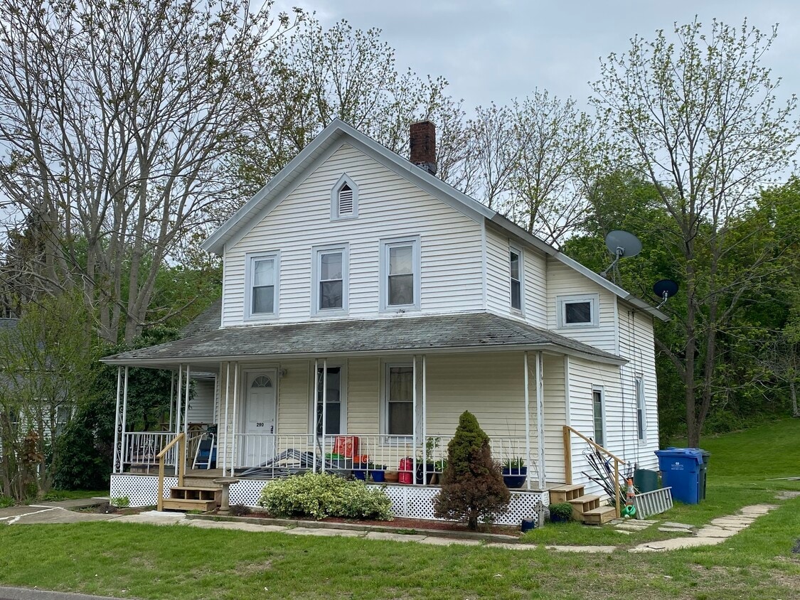 Primary Photo - 290 Maple Ave