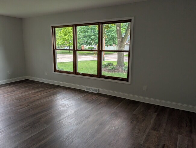 Foto del edificio - Spacious 4 bedroom 3 bathroom family home in Neenah