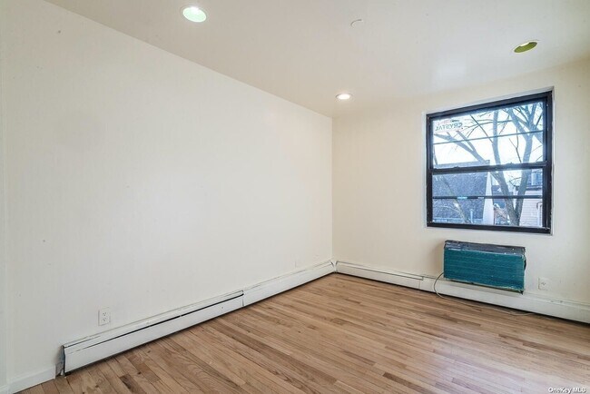 Foto del edificio - 90-22 161st St