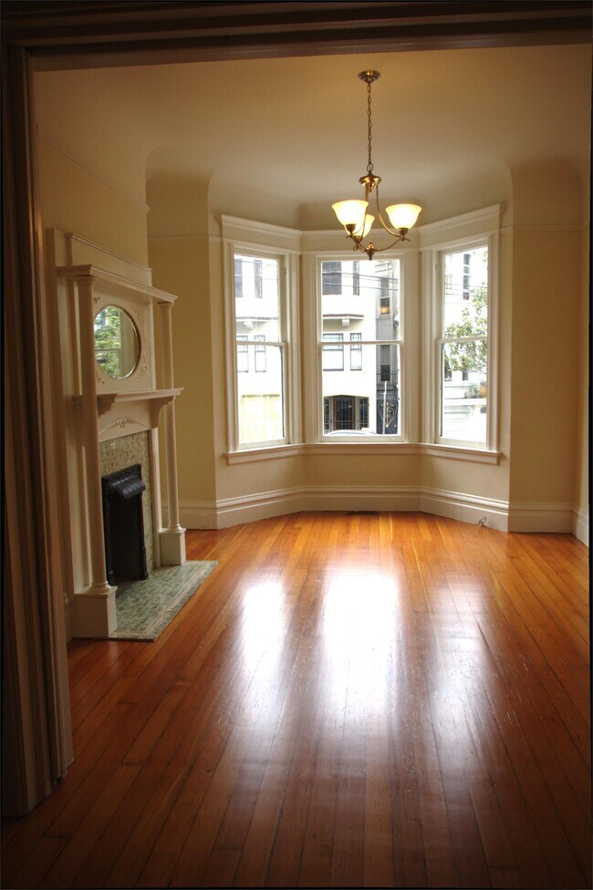 Building Photo - 552 Ashbury St