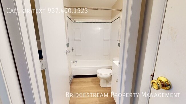 Building Photo - Ranch style 2 bedroom, 1 bath unit in Hube...