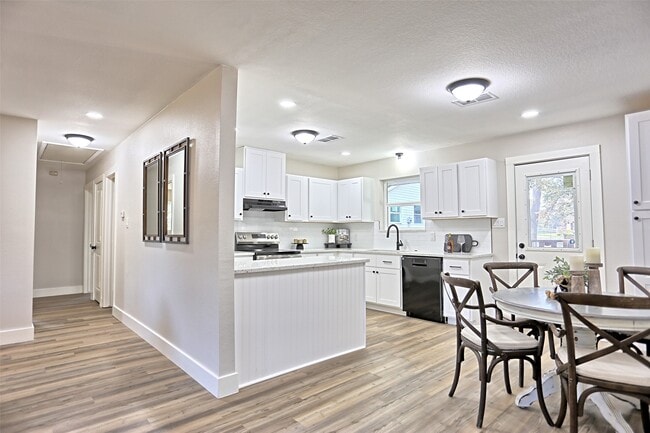Building Photo - 704 Natchez River Cir