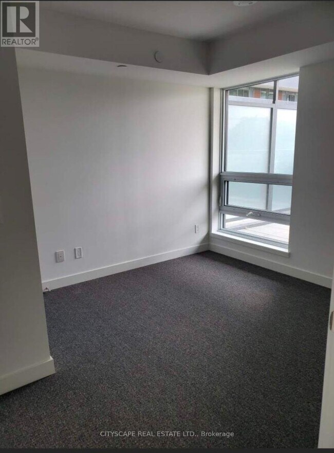 Building Photo - 120 Varna Dr