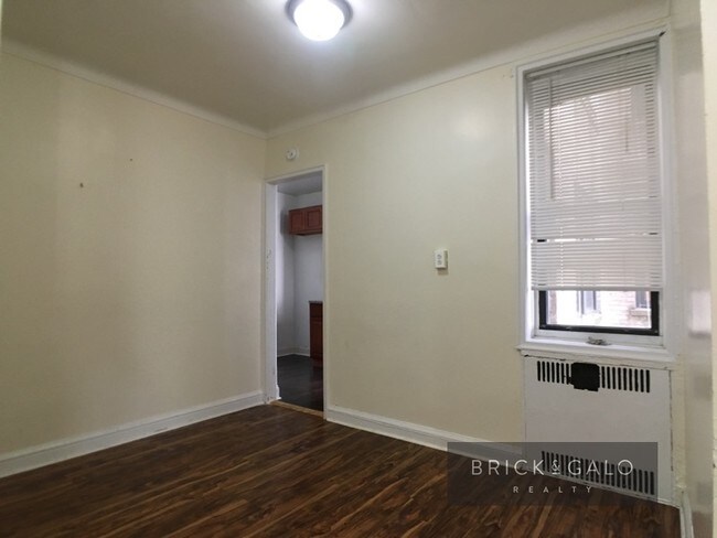 Foto del edificio - 855 E 19th St