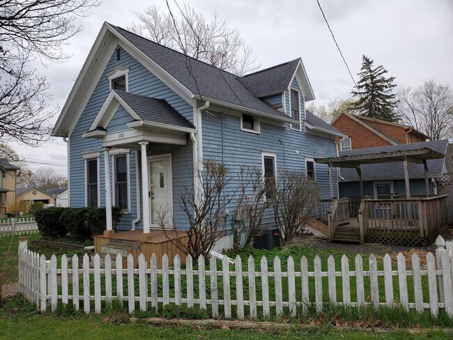 Building Photo - 906 Dekalb Ave