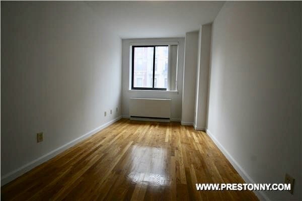 Building Photo - 229 E 13th St