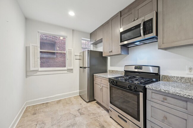 Kitchen area with new stainless steel appliances - 2431 Linden Ave