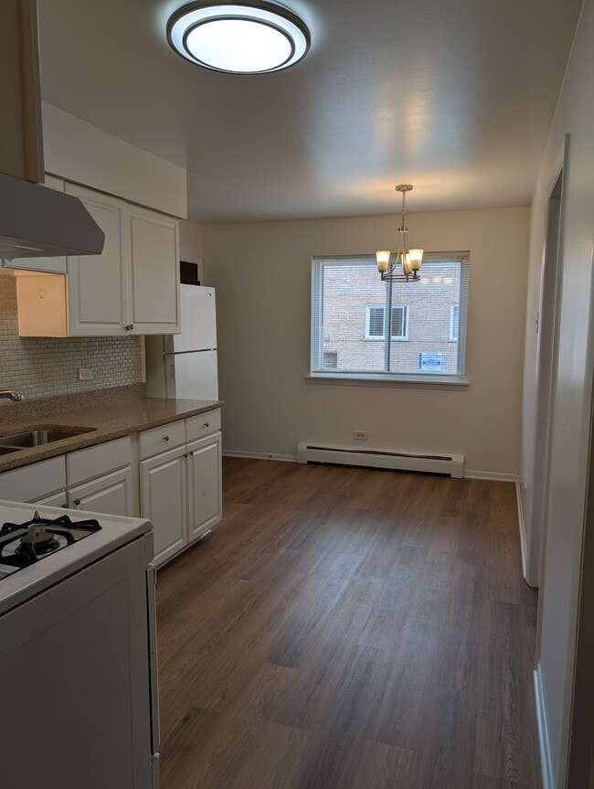Kitchen - 10459 Carol Ct