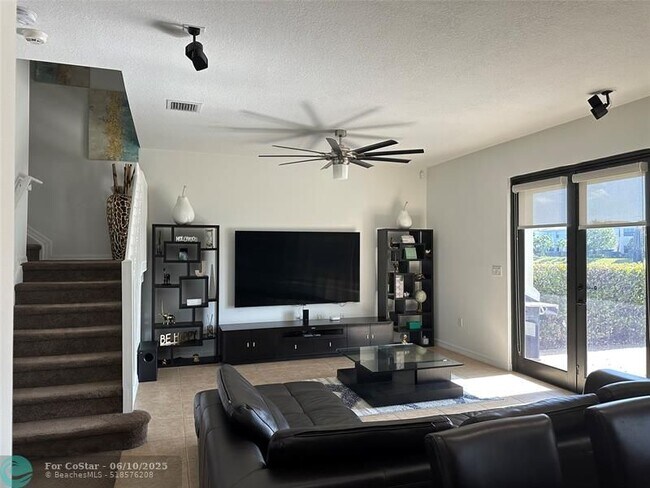 Foto del edificio - 632 NE 193rd St