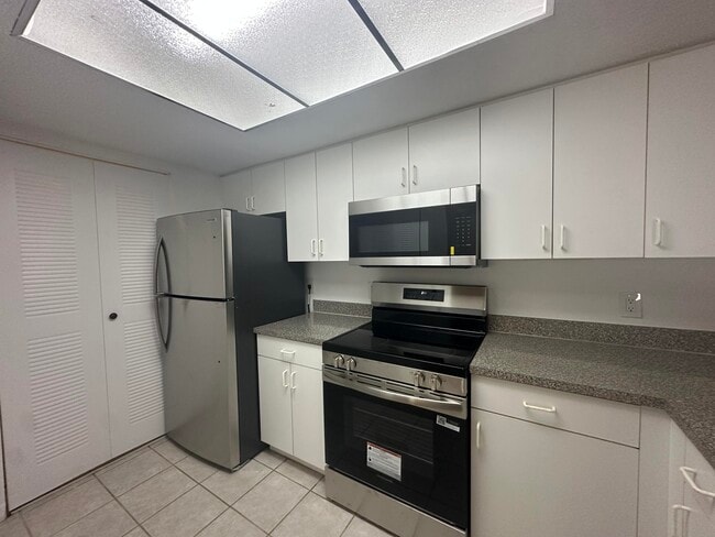 Building Photo - 5001 Wiles Rd