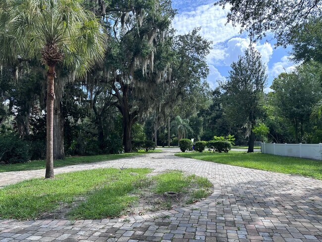 Foto del edificio - 5400 Lake Jessamine Dr