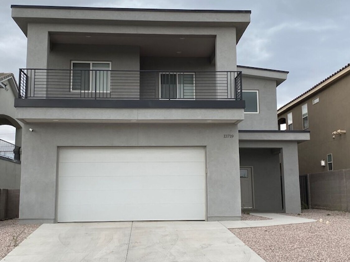 Foto principal - Modern 3 Br., 2.5 Ba., in NE Albuquerque