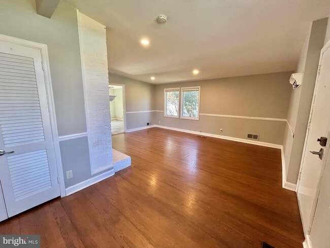 Building Photo - 5650 Gary Ave