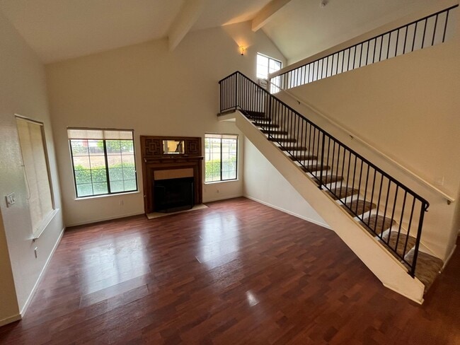 Building Photo - 408 N Center Ct