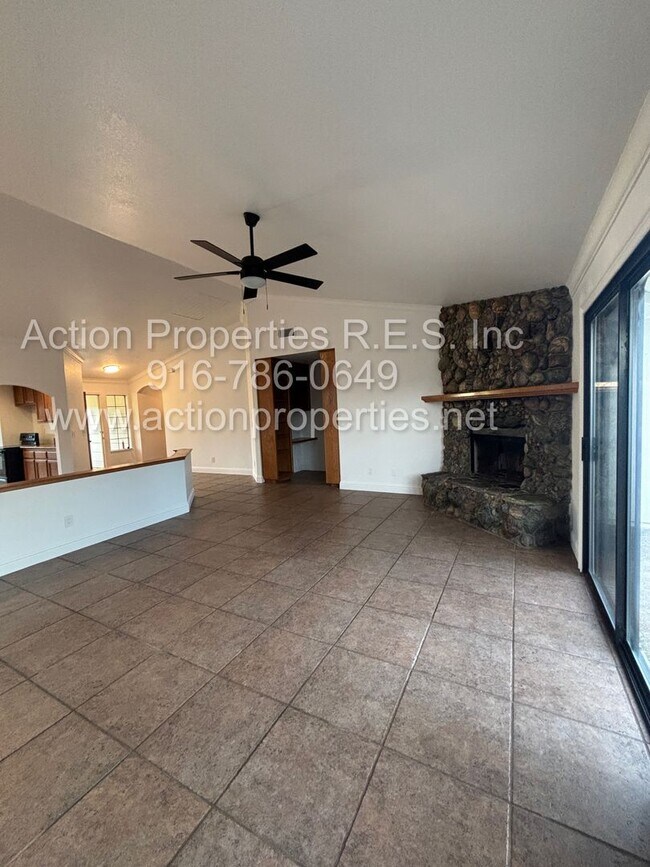 Foto del edificio - Action Properties RES Inc: offering Single Story, New Paint, Great Room with formal dining area, ...